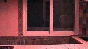 Брюнетка-азиатская сестра трахается в позе собаки в эротическом корейском фильме