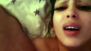 Egipčanska spremljevalka Neyla Kimy drka velik kurac v HD videu