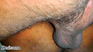Veľká pička indickej bhabhi je šukaná veľkým čiernym penisom