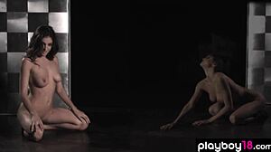 सेक्सी यूरोपीय बेब जैकलिन स्वेल्डबर्ग अपने बड़े स्तन दिखाने के लिए कपड़े उतारती है