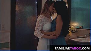 Lesbiske familiemedlemmer udforsker deres seksualitet i en varm trekant