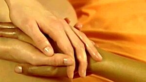 Intim massage bliver til lidenskabelig kærlighed i denne indiske pornovideo