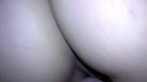 POV-video af en piges stramme fisse, der bliver strakt af en stor kuk