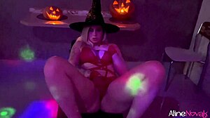 Vidéo amateur de sexe de la jeune sorcière chevauchant une grosse bite à l'Halloween