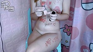 Pintura de cuerpo de chicas asiáticas desnudas en exhibición