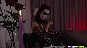 Luna Hazes erotiska Halloween-dräkt leder till intensiv anal action