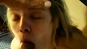 Liten hvit jente gir en deepthroat og anal slikking til en stor svart kuk i en uredigert hotellvideo