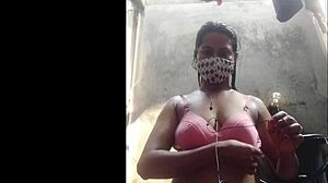 נערת בנגלדש מקבלת זין גדול בסרטון קשוח