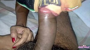 Stor røv babe giver et handjob og modtager sperm på sine fødder
