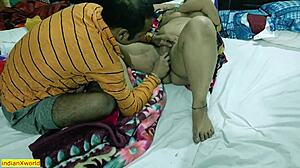 Un jeune homme s'engage dans un tabou sexe bengali indien avec son partenaire